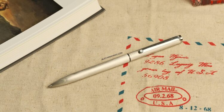Mẫu bút bi xoay Montblanc Slimline với cơ chế 2 ngòi đặc biệt DSCF2605 scaled 1