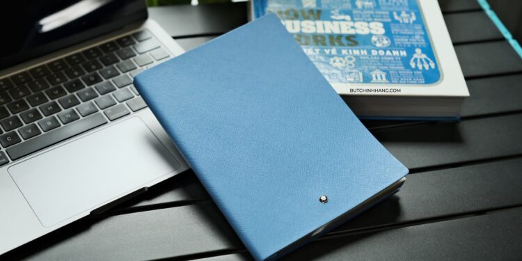 Sổ da Montblanc Notebook 146 Technicolor Blue 124172 - Chiếc sổ da đi cùng bạn trong suốt ngày dài DSCF3281 scaled 1