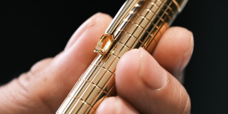 Một trong những chiếc bút Montblanc hiếm hoi được sản xuất tại Pháp IMG 5236 scaled 1
