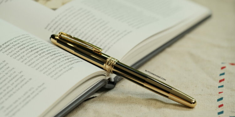 Sự cao cấp đến từng chi tiết của mẫu bút Montblanc Meisterstuck Solitaire Gold & Black Rollerball Pen 35982 DSCF4904 scaled 1